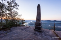 Obelisk auf der Ostseite, Sonnenaufgang, Lilienstein, Sachsen, Deutschland, 08.09.2020 © by akkifoto.de