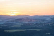 Blick auf Altendorf & Mittelndorf, Sonnenaufgang, Lilienstein, Sachsen, Deutschland, 08.09.2020 © by akkifoto.de