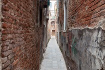 Schmale Gasse, Venedig, Italien, 08.04.2019 © by akkifoto.de