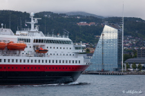 Hurtigruten, Midfjorden, Molde, Møre og Romsdal, Vestlandet, Norwegen, 27. Juni 2019 © by akkifoto.de