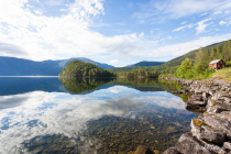 Hornindalsvatnet, Sogn og Fjordane,  Vestlandet, Norwegen, 28. Juni 2019 © by akkifoto.de