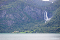 Feigumfossen, Lustrafjorden, Sogn og Fjordane, Vestlandet, Norwegen, 01. Juli 2019 © by akkifoto.de